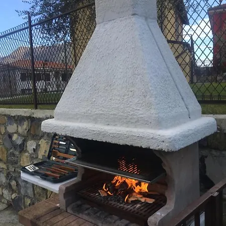 Holiday home Casa Bea Con Piscina E Giardino Caravonica